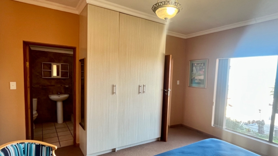 3 Bedroom Property for Sale in Avonddans Western Cape